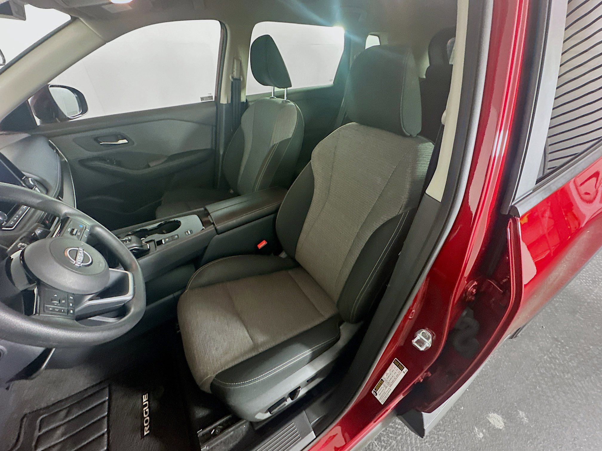 Used 2023 Nissan Rogue SV FWD image 13