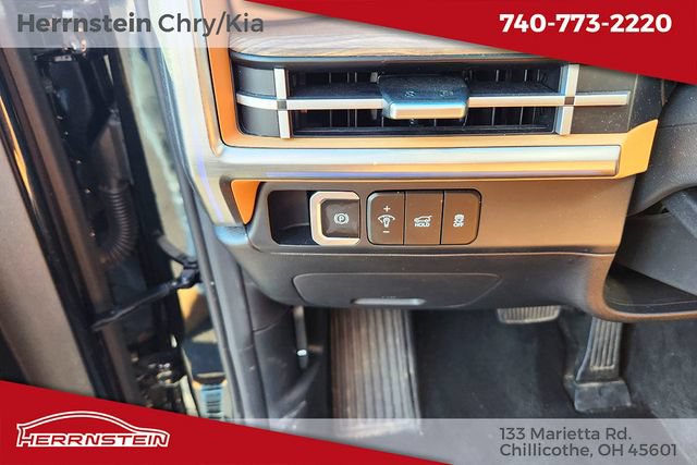 Used 2025 Hyundai Santa Fe Limited AWD/4WD image 16