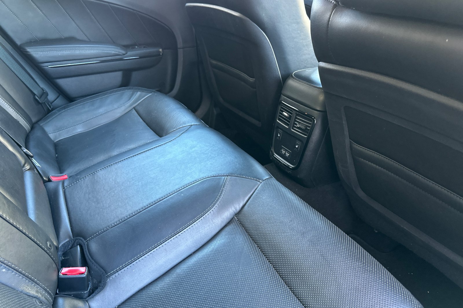 Used 2019 Dodge Charger SXT w/ Plus Group RWD image 17