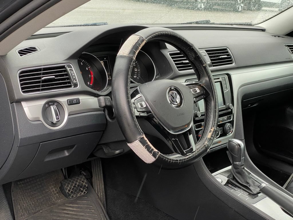 Used 2019 Volkswagen Passat 2.0T Wolfsburg w/ Wheels & Sunroof Package FWD image 10