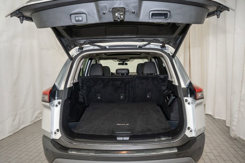 Used 2023 Nissan Rogue SV w/ SV Premium B Package image 5