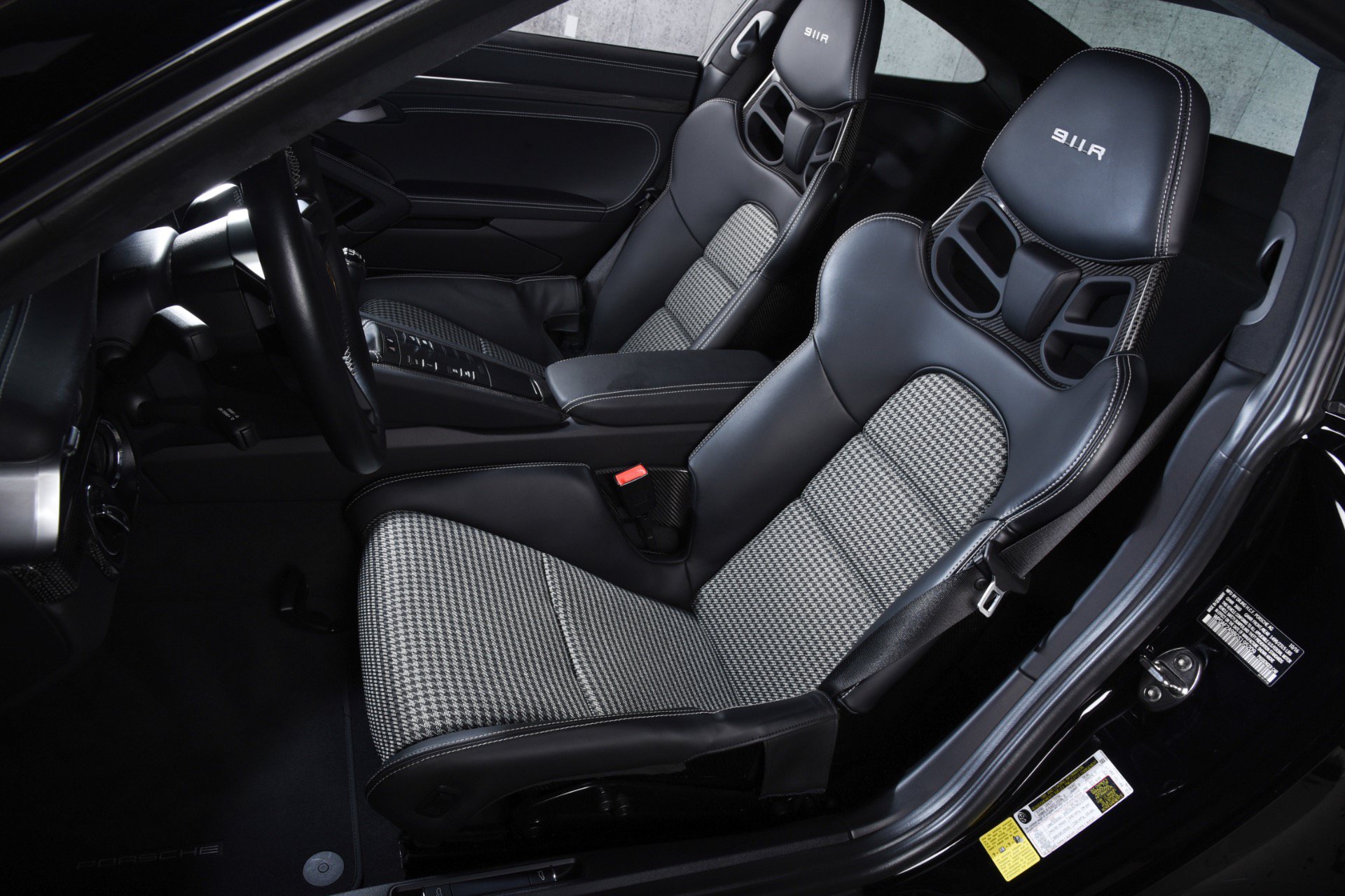Used 2016 Porsche 911 R RWD image 5