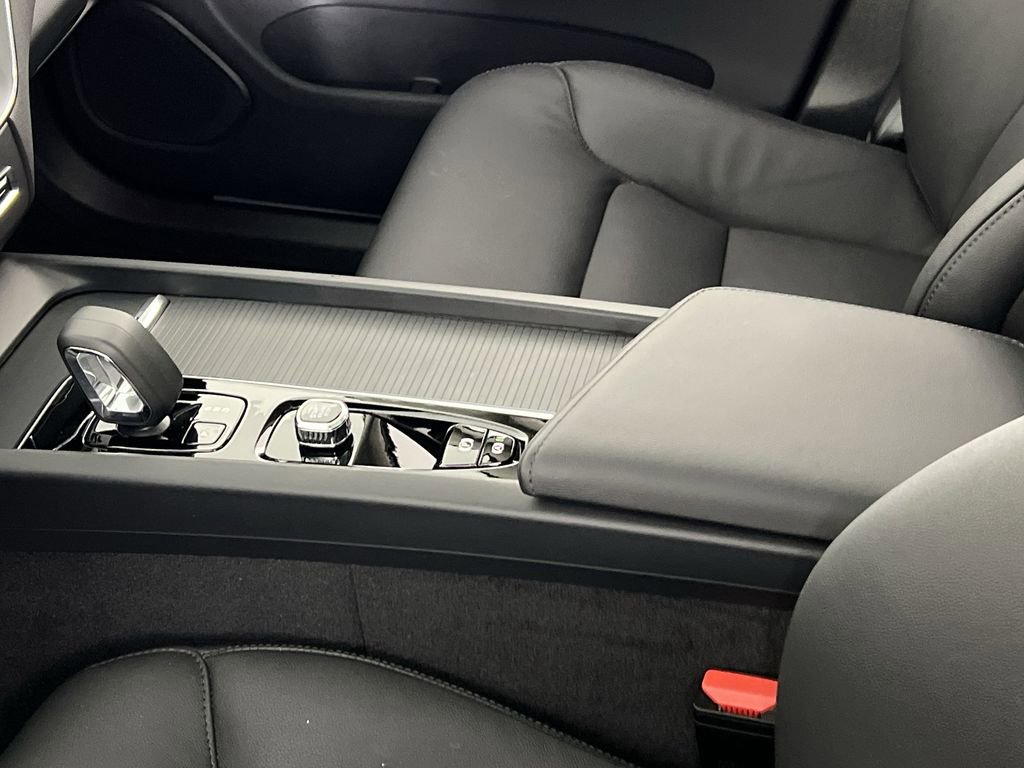 Certified 2025 Volvo XC60 B5 Core w/ Climate Package image 22