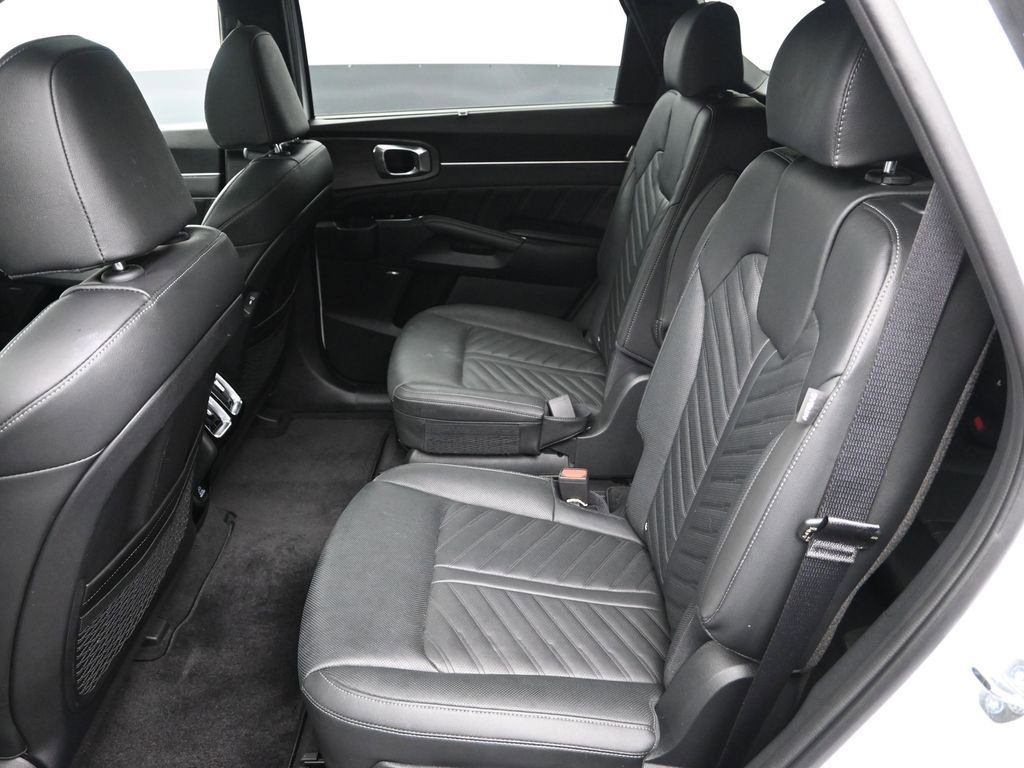 Certified 2026 Kia Sorento SX Prestige AWD/4WD image 32