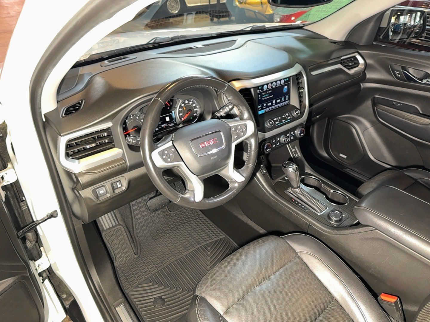 Used 2019 GMC Acadia SLT w/ LPO, Black Accent Package AWD/4WD image 12