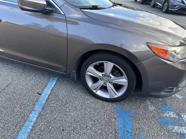 Used 2015 Acura ILX w/ Technology Package FWD image 2