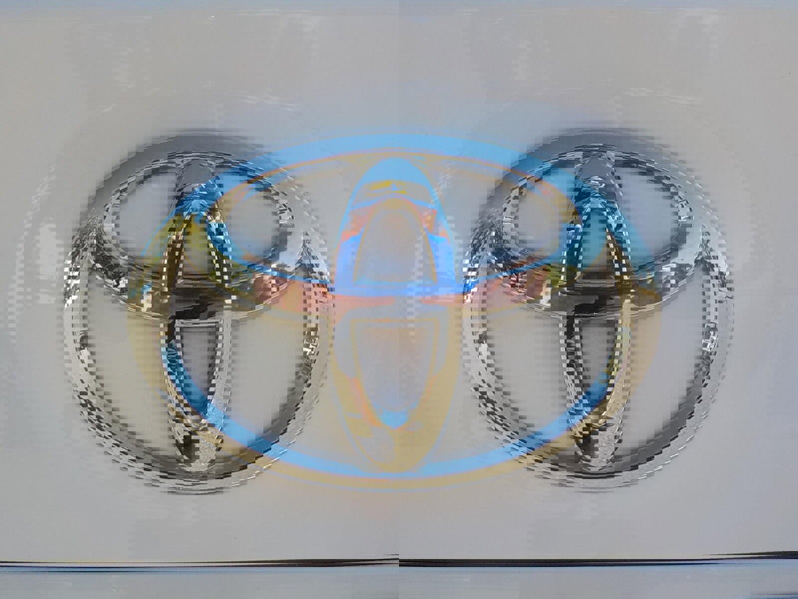 Used 2023 Toyota Camry LE image 10