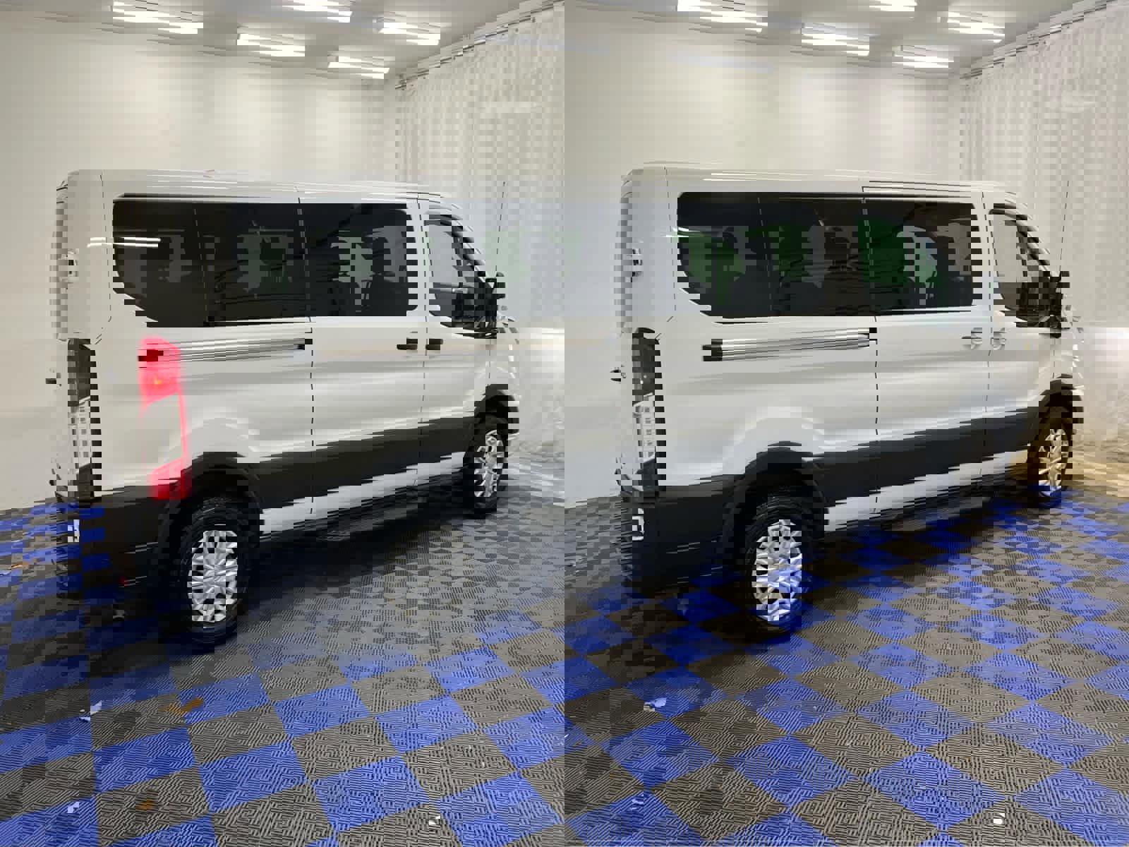 Used 2023 Ford Transit 350 XLT image 12