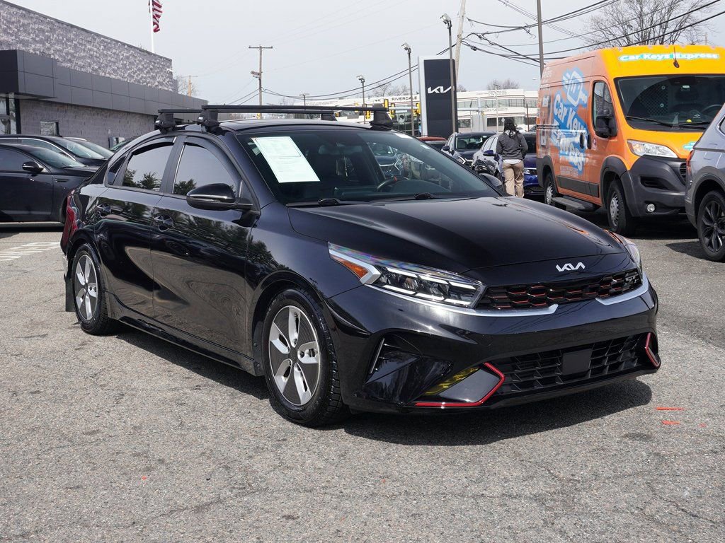 Used 2022 Kia Forte GT w/ GT2 Package FWD image 2