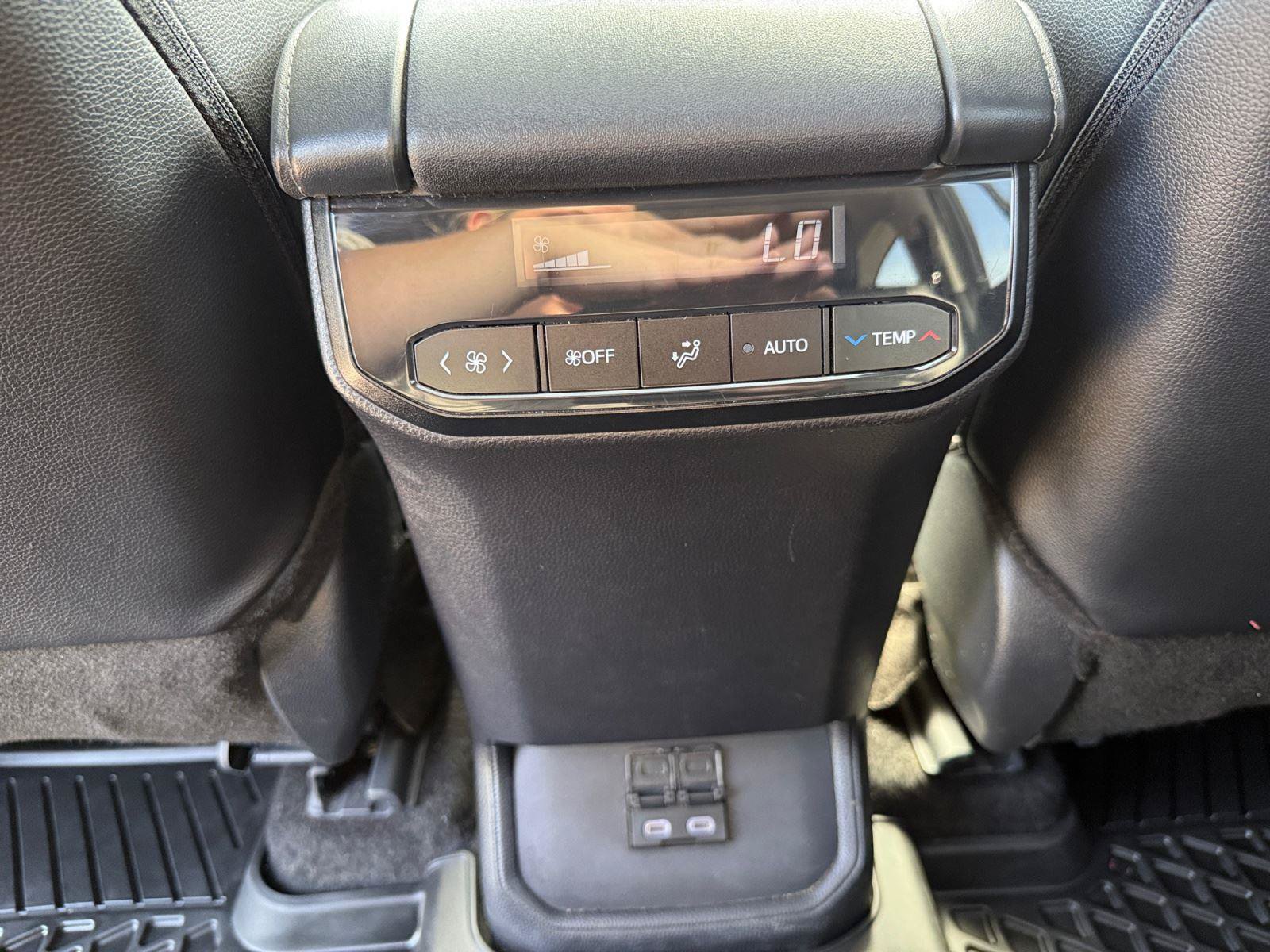 Used 2025 Toyota Highlander LE AWD/4WD image 23