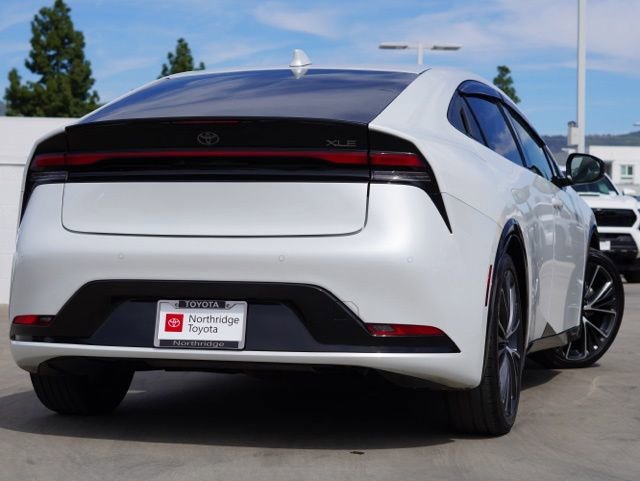 Used 2023 Toyota Prius XLE image 6