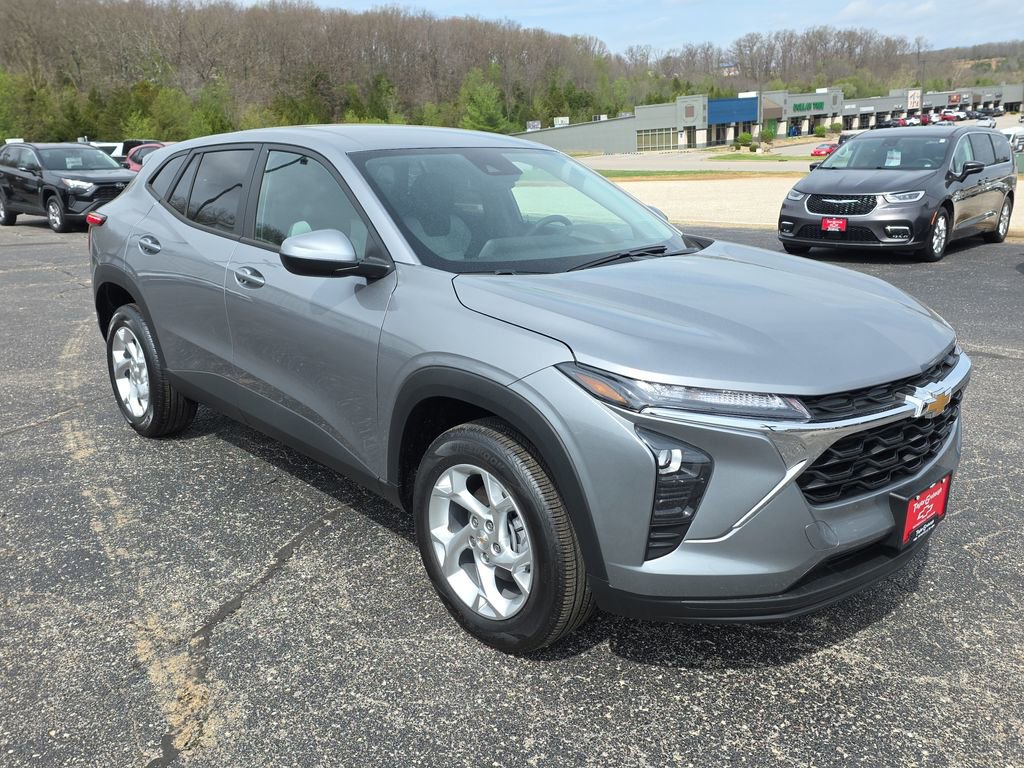 New 2026 Chevrolet Trax LS w/ LS Convenience Package FWD image 2