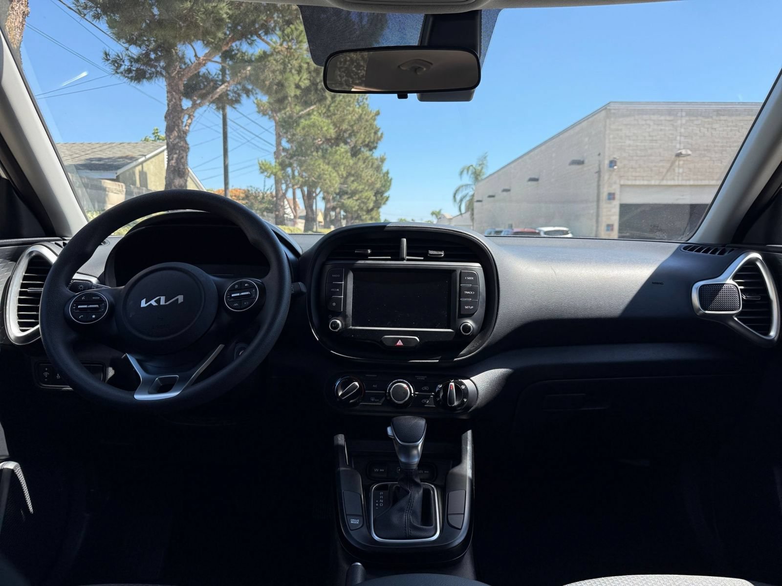 Used 2025 Kia Soul LX w/ LX Technology Package FWD image 29
