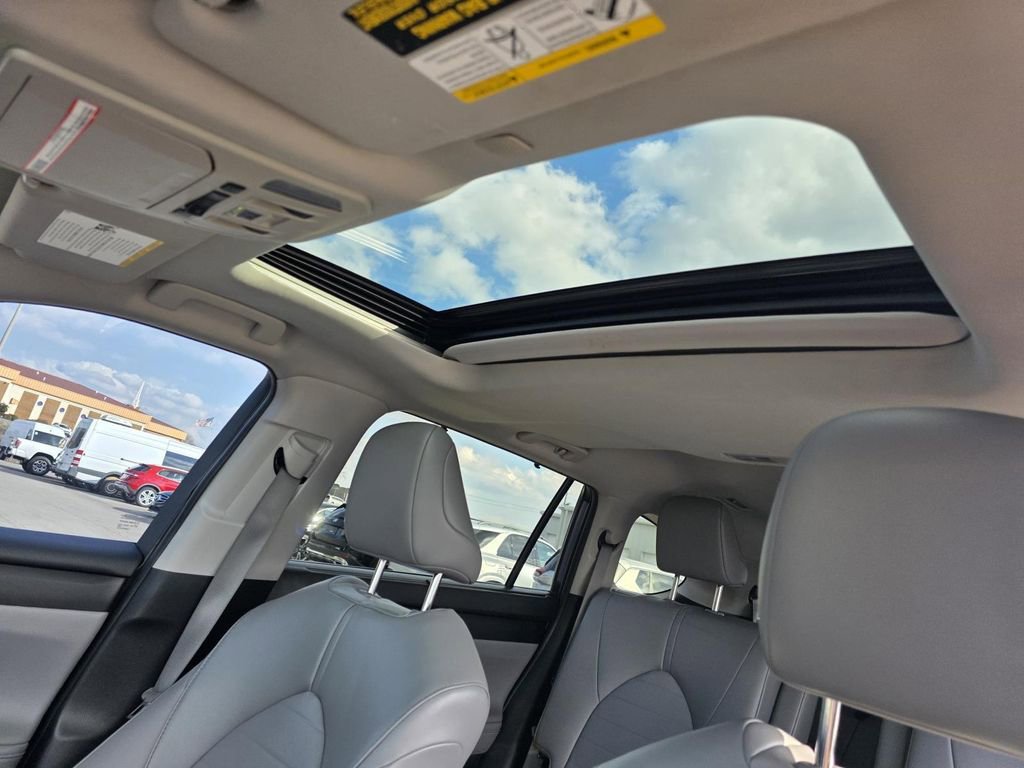 Used 2022 Toyota Highlander XLE FWD image 24