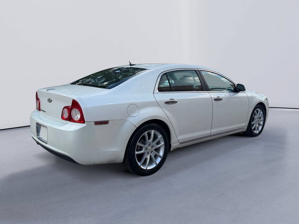 Used 2010 Chevrolet Malibu LTZ FWD image 3