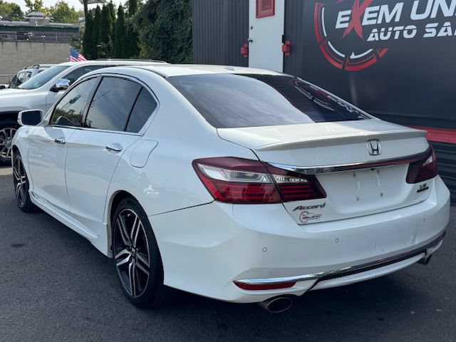 Used 2017 Honda Accord Touring image 3