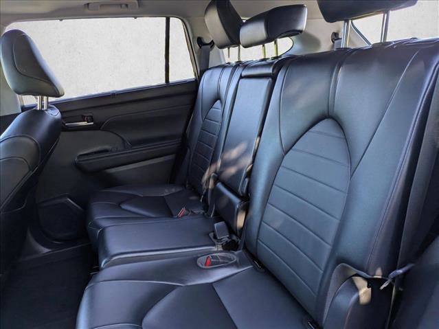 Used 2023 Toyota Highlander XLE image 18