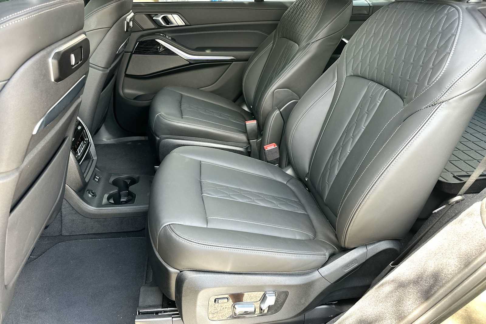 Used 2025 BMW X7 M60i AWD/4WD image 23