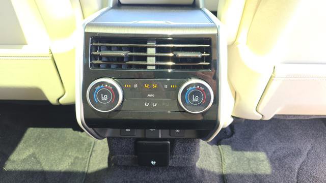 Used 2023 Land Rover Range Rover Long Wheelbase Autobiography image 24