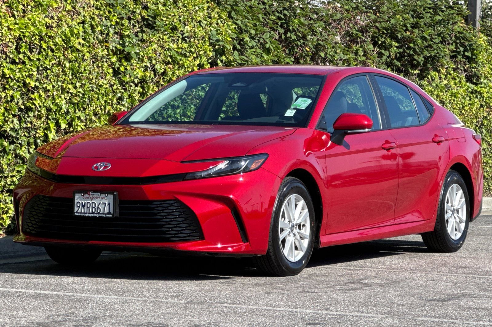 Used 2025 Toyota Camry LE FWD image 10