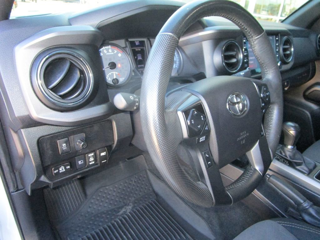 Used 2022 Toyota Tacoma TRD Off-Road image 23