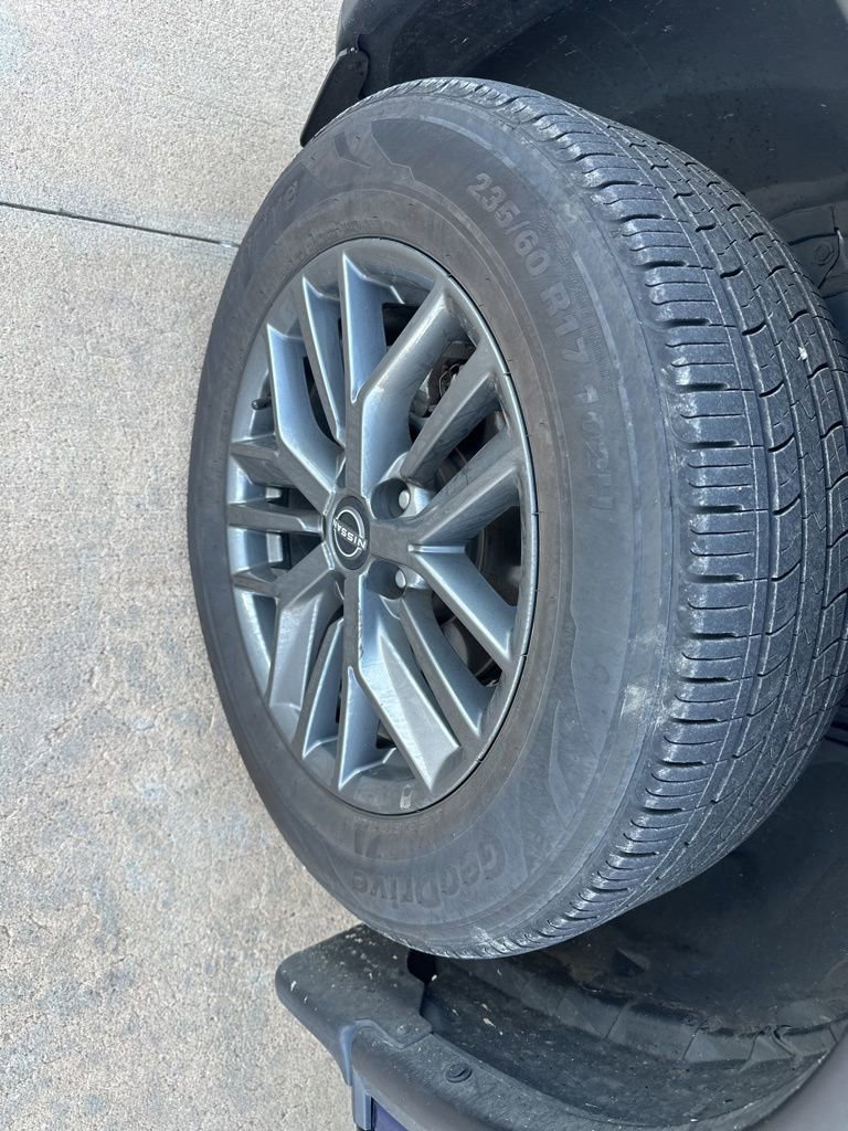 Used 2023 Nissan Rogue S image 30