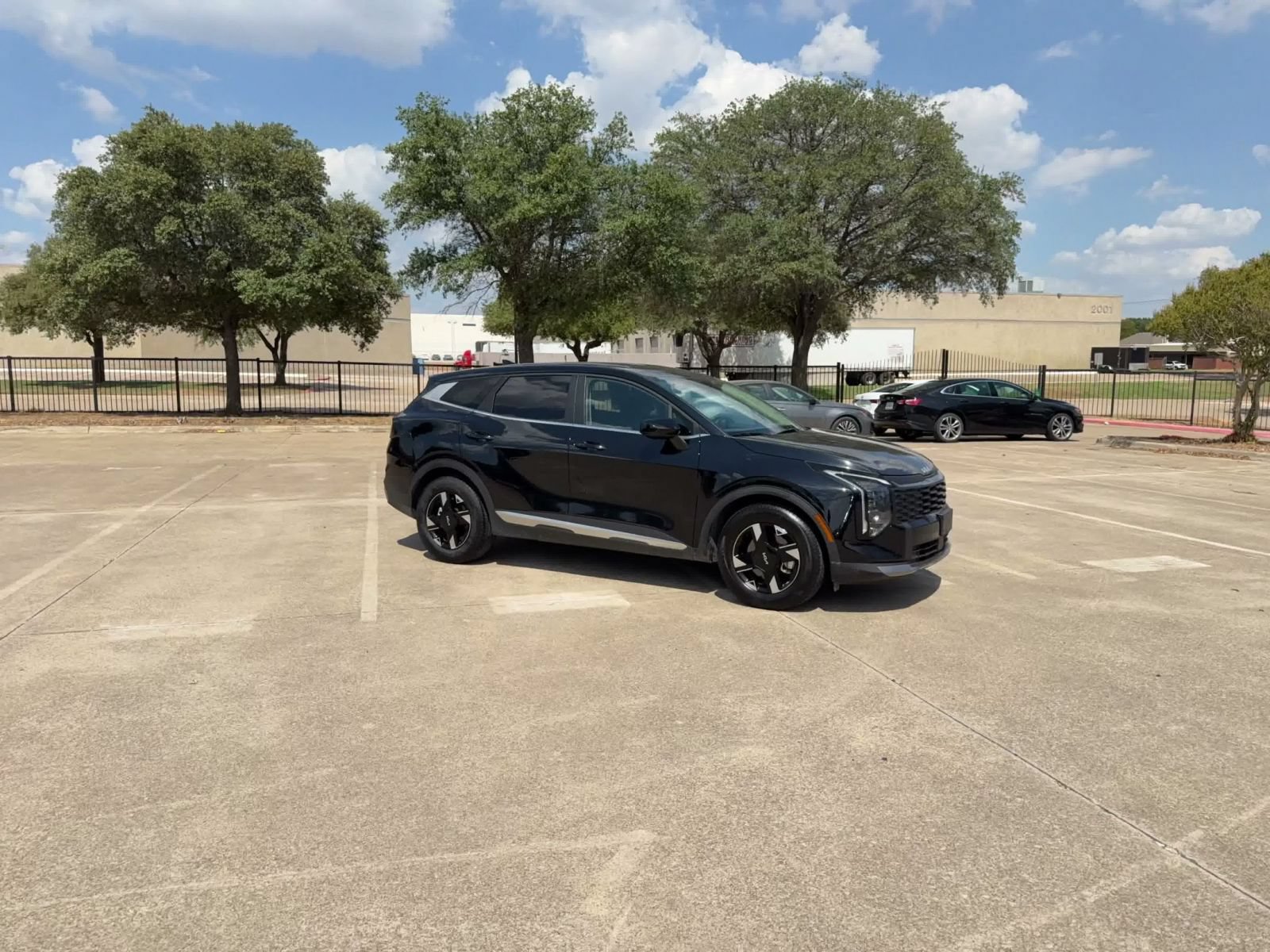 Used 2026 Kia Sportage LX FWD image 2