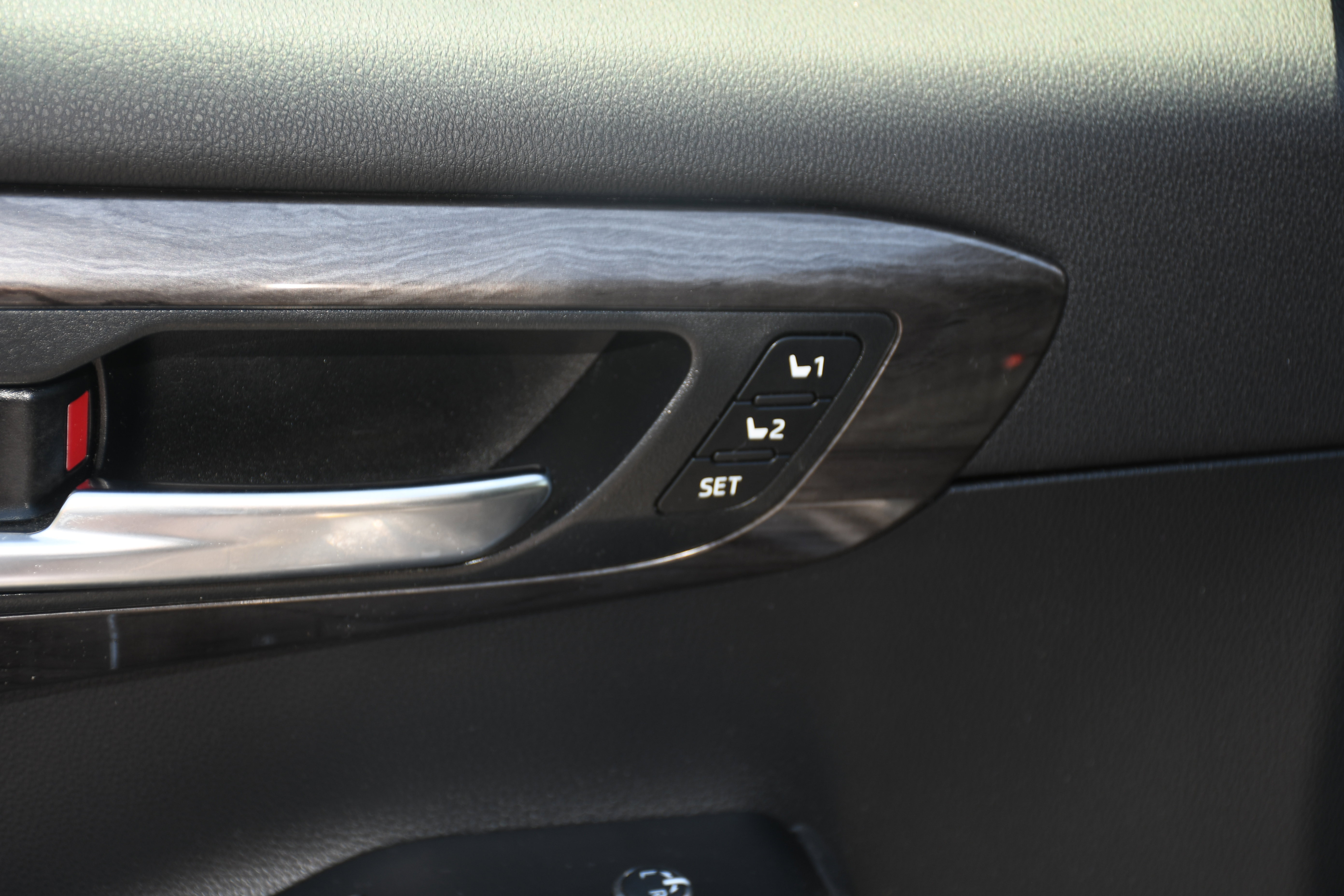 Certified 2020 Toyota Highlander Platinum AWD/4WD image 12