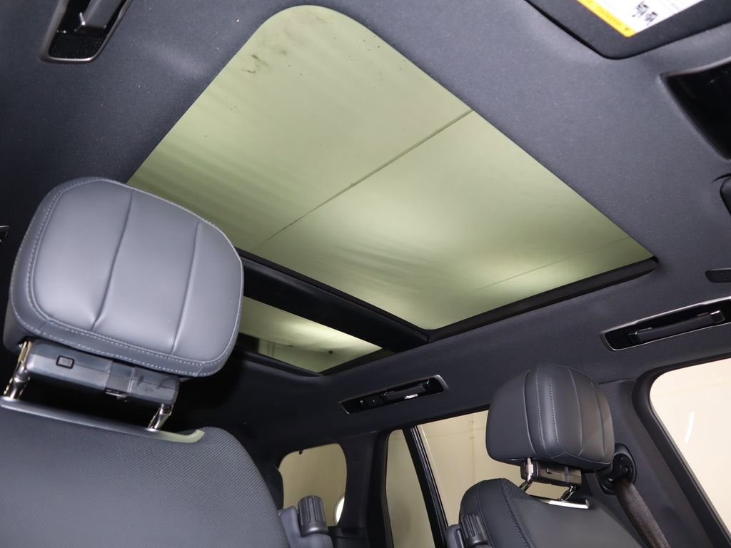 New 2025 Land Rover Range Rover SE image 19