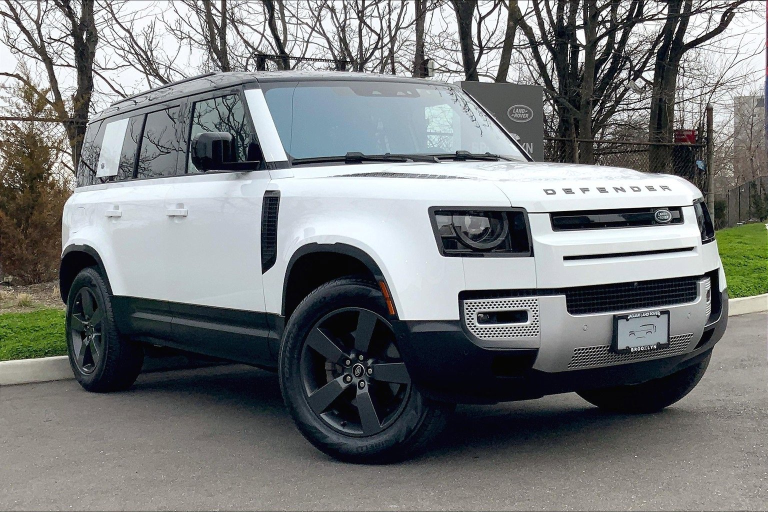 Used 2022 Land Rover Defender 110 S image 2