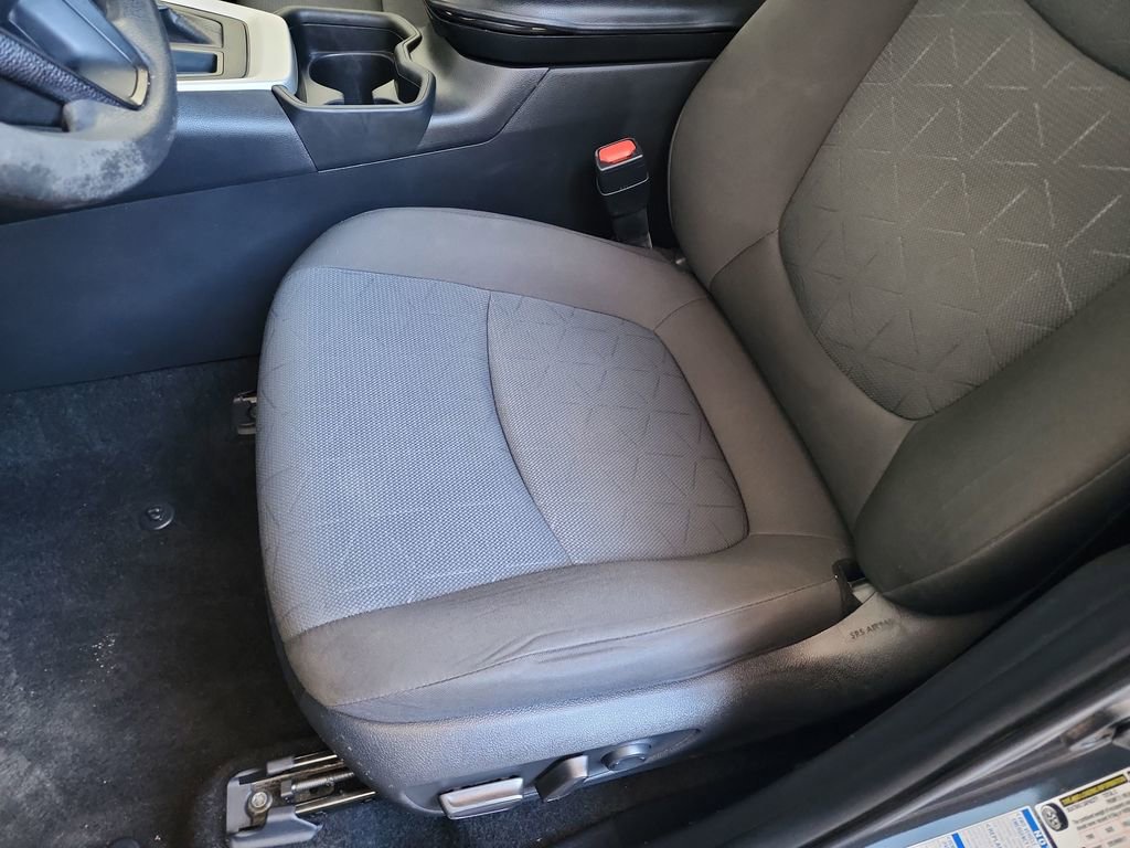 Used 2021 Toyota RAV4 XLE AWD/4WD image 17