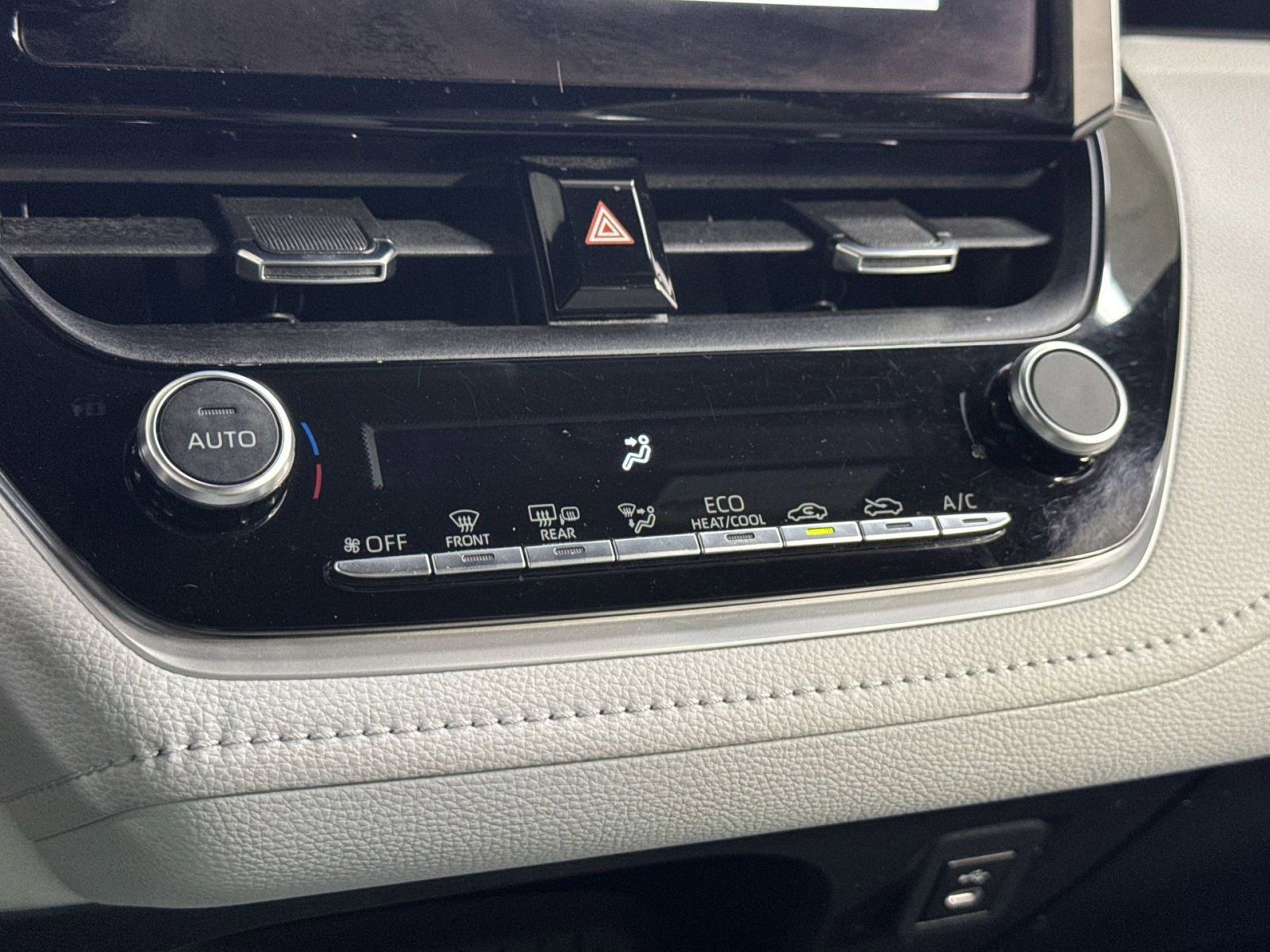 Used 2023 Toyota Corolla SE image 25