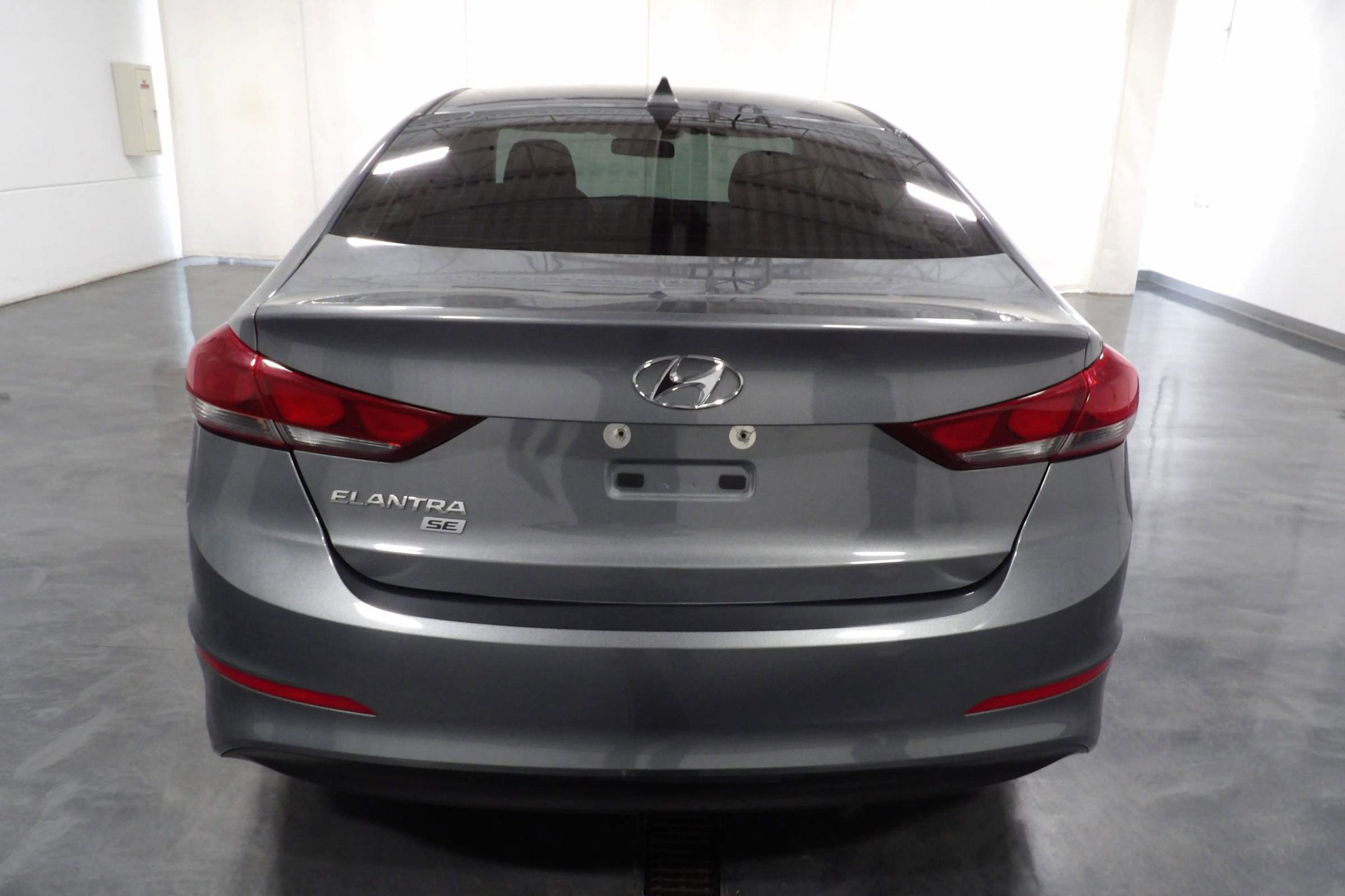Used 2017 Hyundai Elantra SE image 5