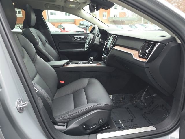 Certified 2025 Volvo V60 B5 Cross Country Plus image 17