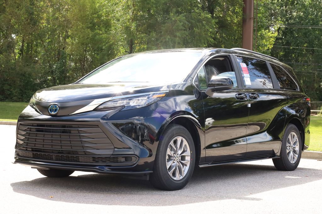 New 2025 Toyota Sienna LE