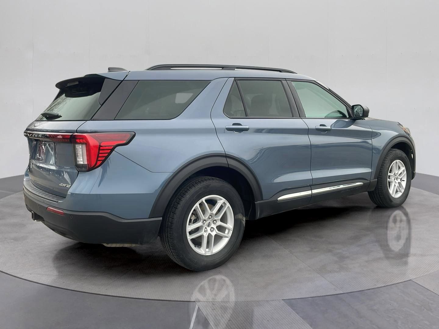 Certified 2025 Ford Explorer Active image 5