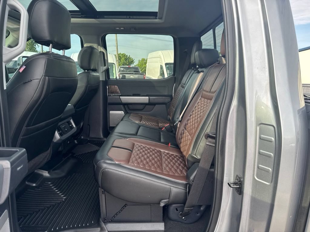Used 2024 Ford F350 Lariat w/ Lariat Ultimate Package AWD/4WD image 32