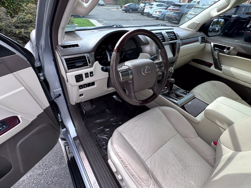 Used 2019 Lexus GX 460 Premium w/ Premium Package AWD/4WD image 23