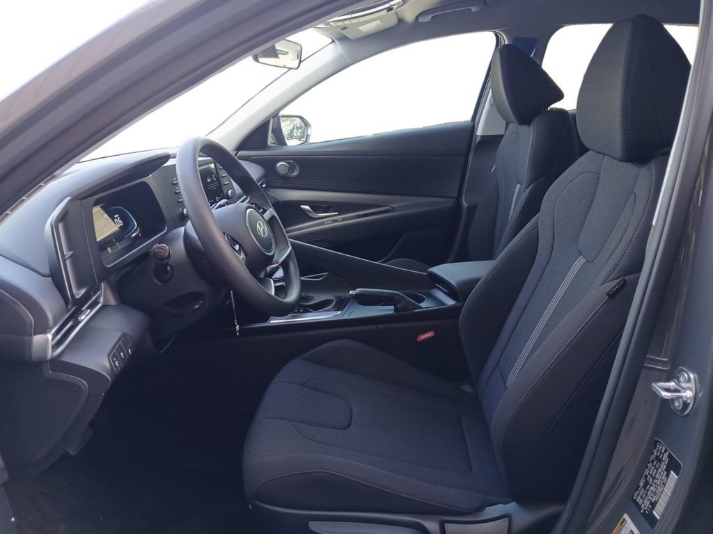 New 2026 Hyundai Elantra SE FWD image 9