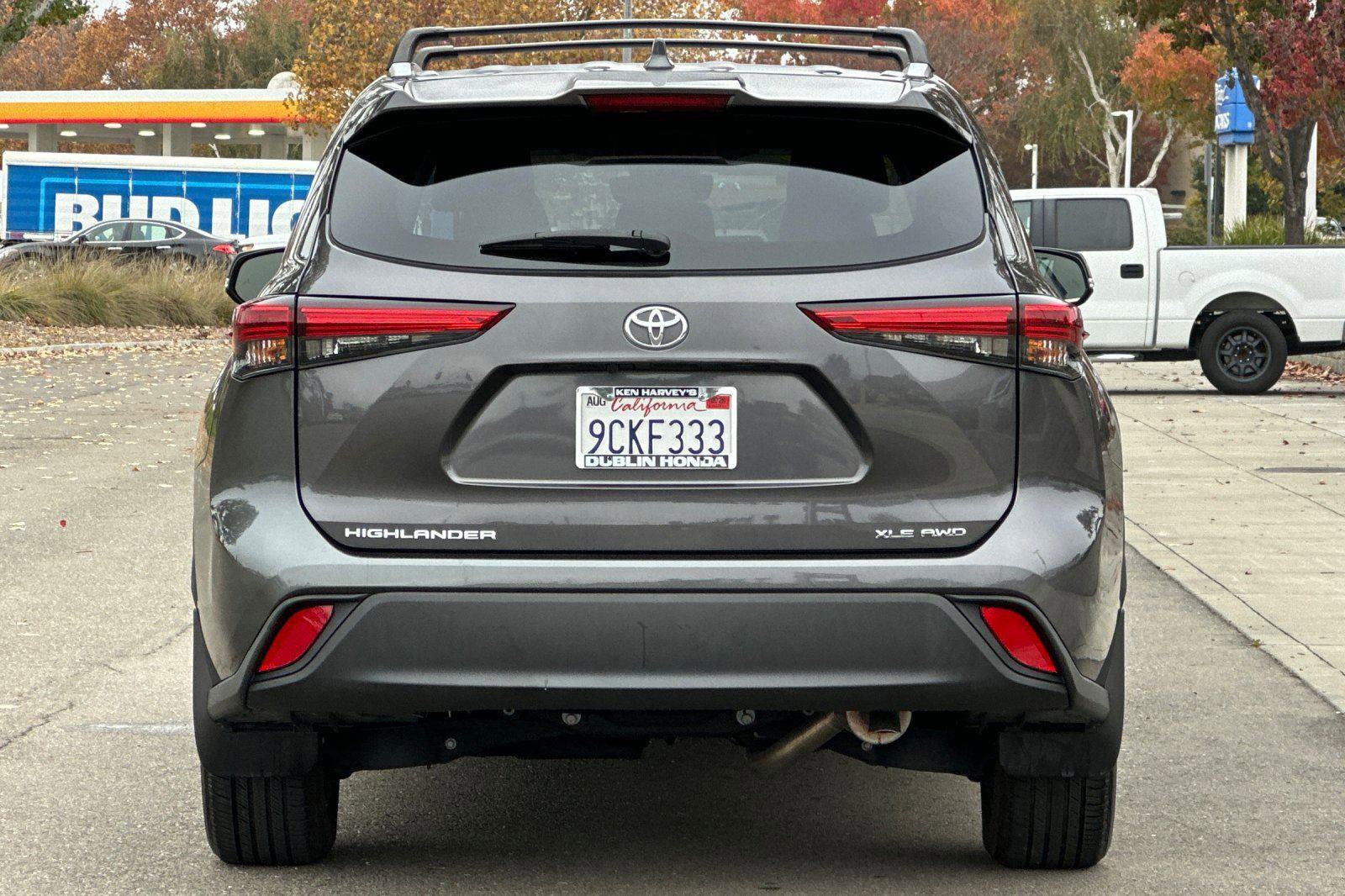 Used 2022 Toyota Highlander XLE image 5