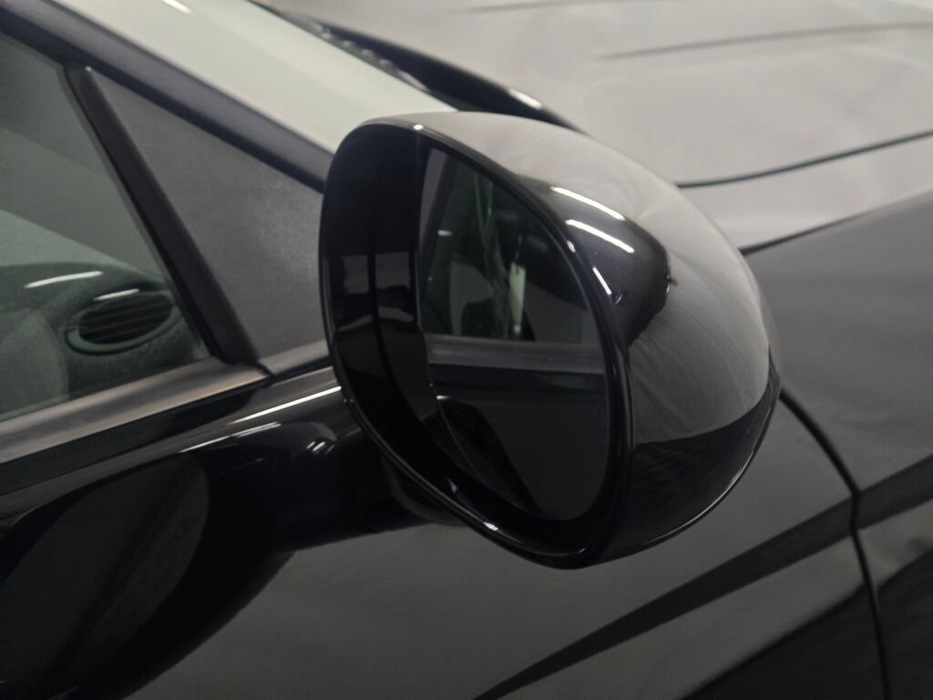 Used 2006 Chrysler Crossfire Limited RWD image 23