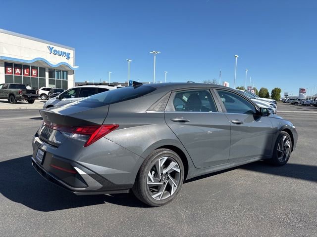 Used 2025 Hyundai Elantra Limited FWD image 3