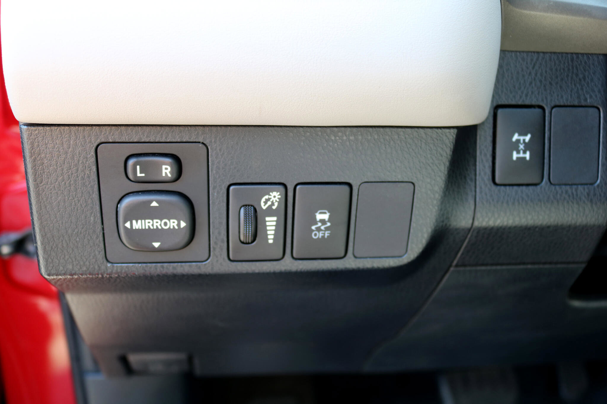 Used 2013 Toyota RAV4 XLE image 17