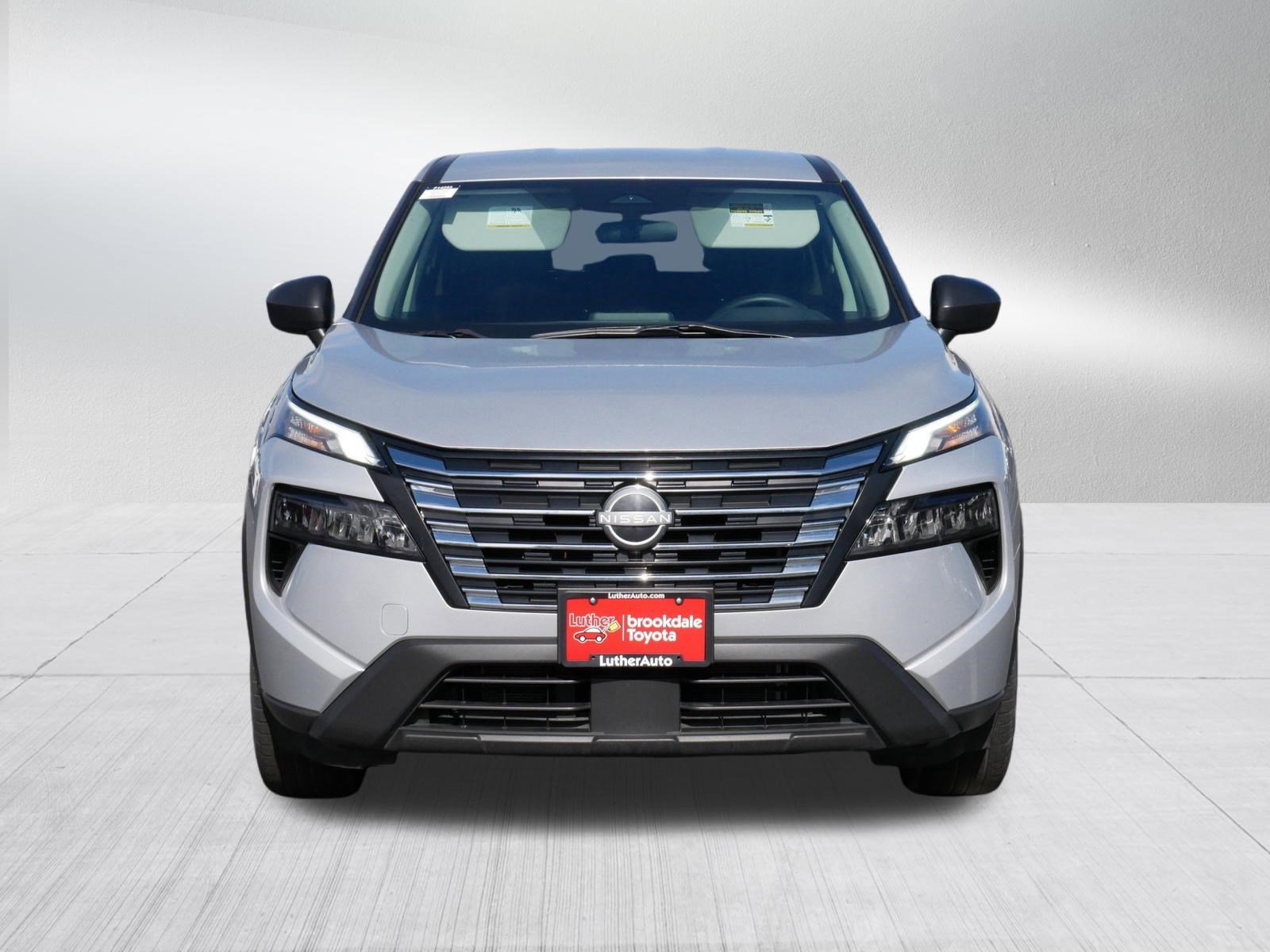 Used 2024 Nissan Rogue S image 2