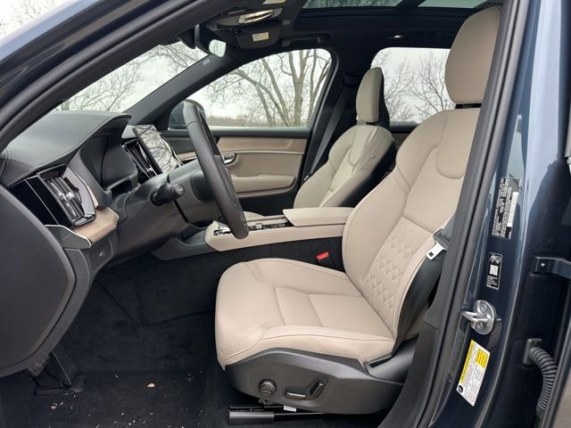 New 2026 Volvo XC90 B6 Plus w/ Protection Package Premier image 13