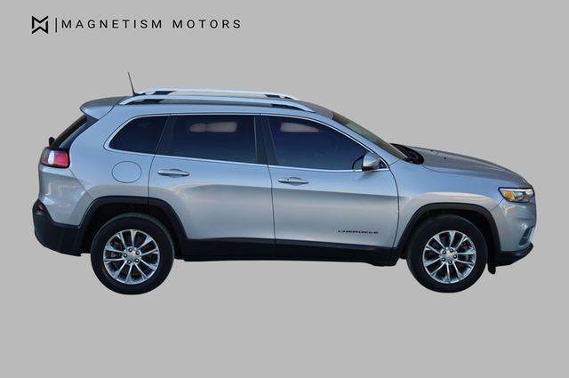 Used 2021 Jeep Cherokee Latitude Lux FWD image 3