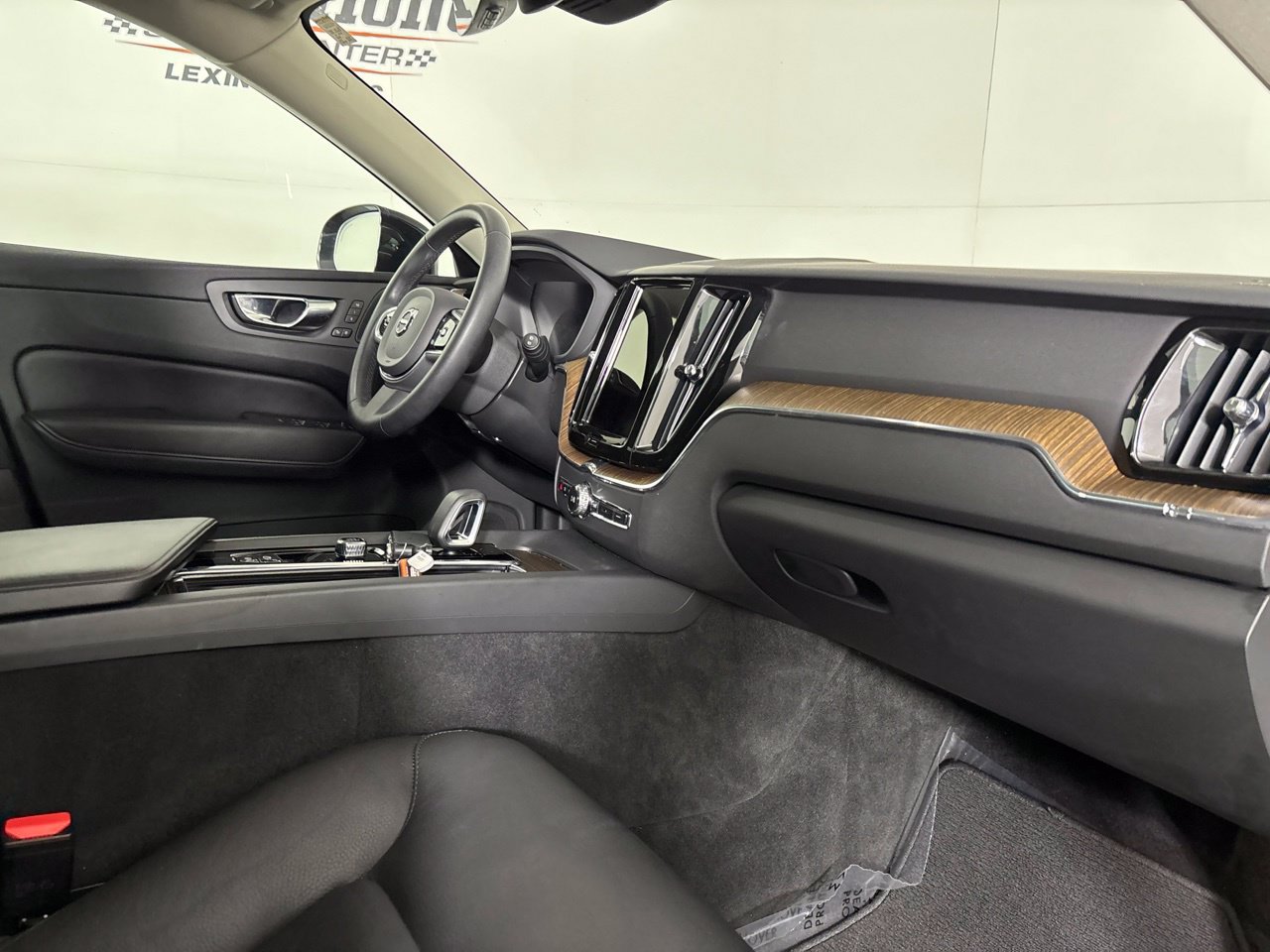 Used 2023 Volvo XC60 B5 Plus AWD/4WD image 30