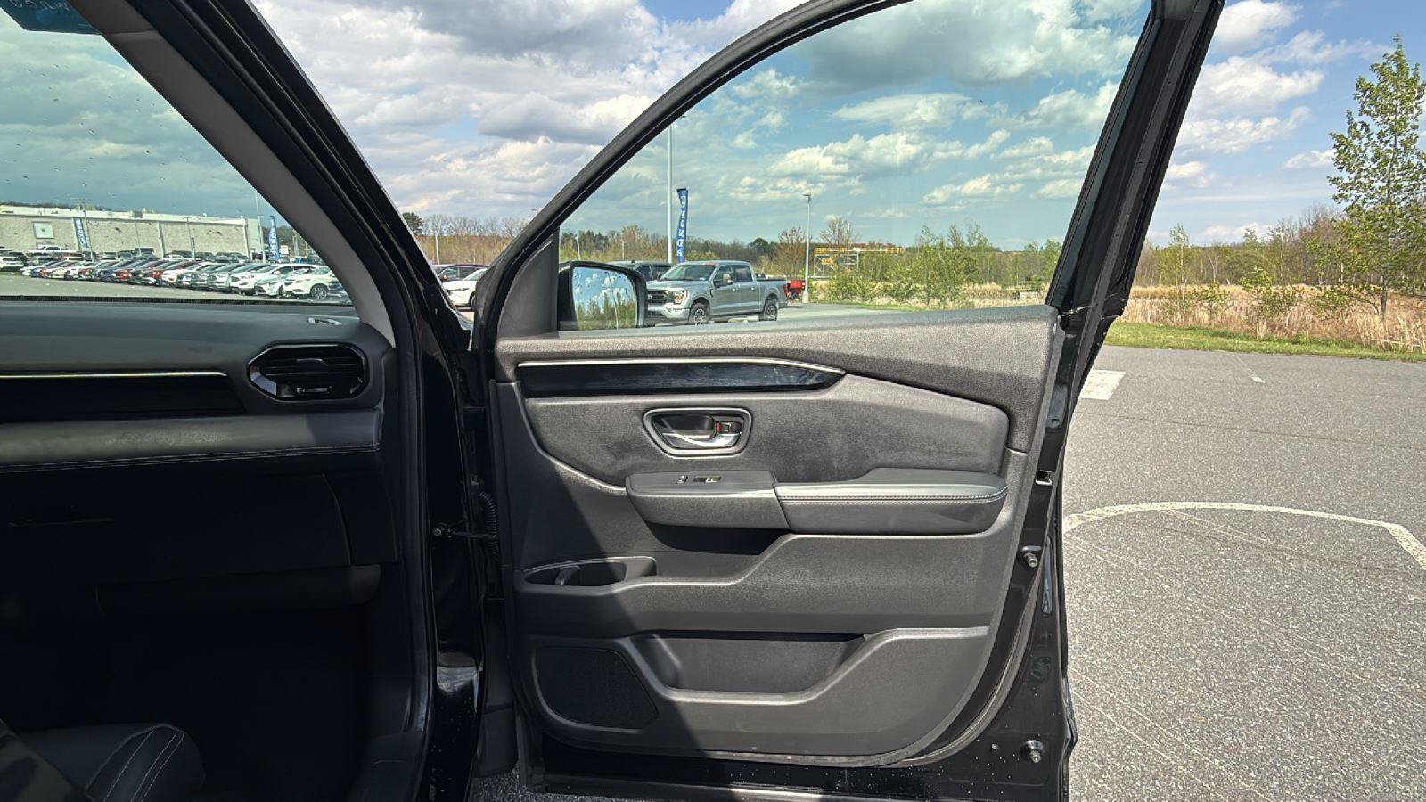 Used 2025 Honda Pilot Touring image 15
