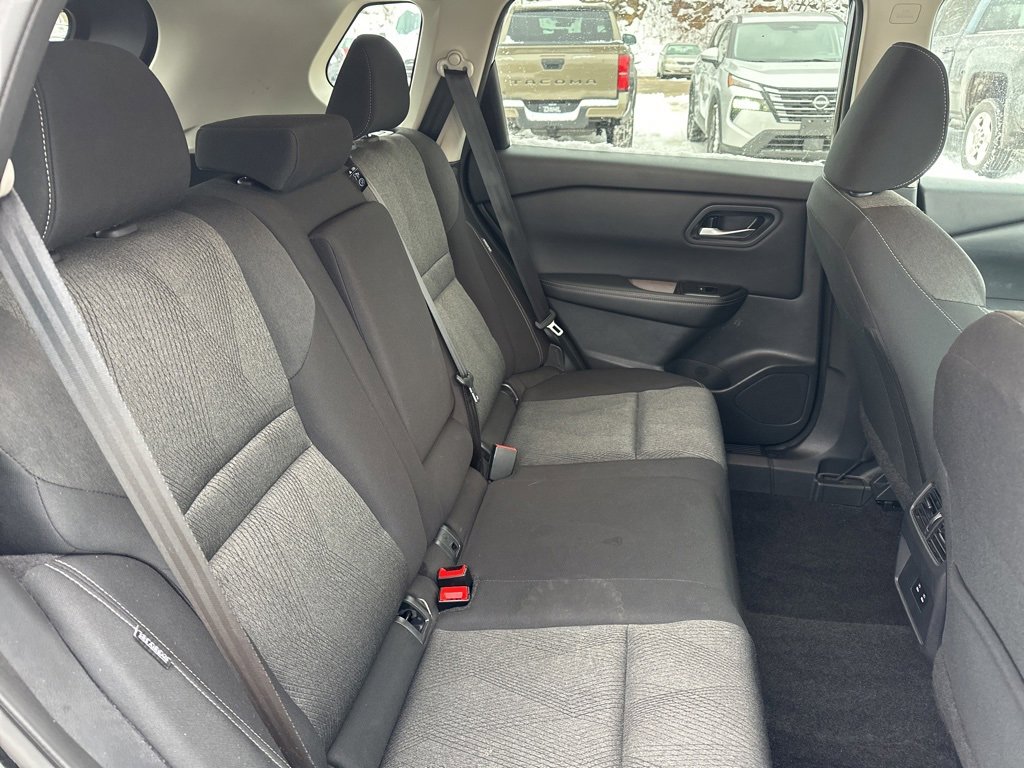 Used 2024 Nissan Rogue SV image 4