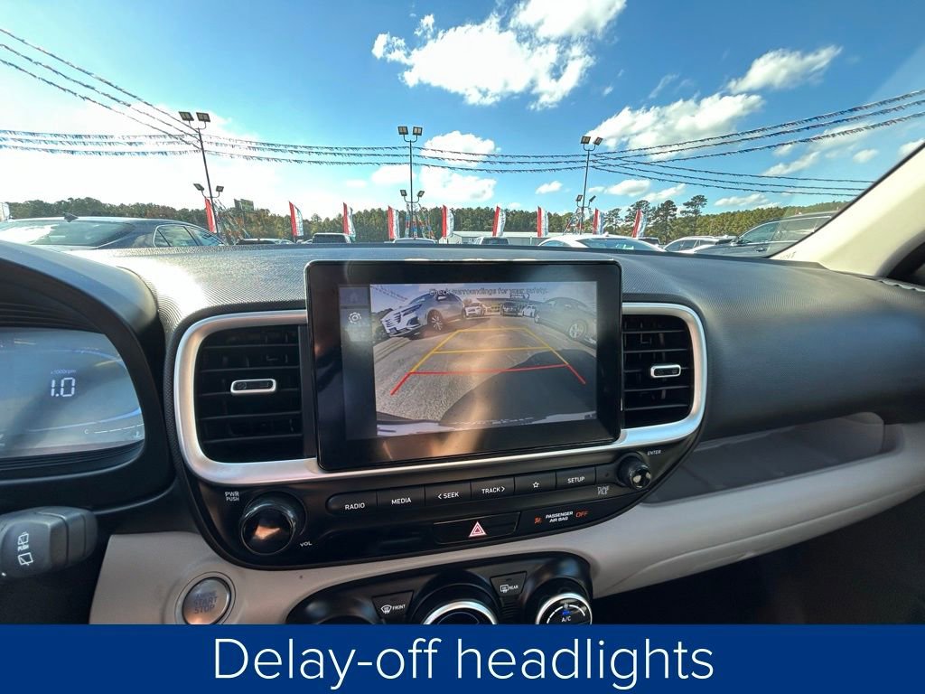 Used 2024 Hyundai Venue SEL image 35